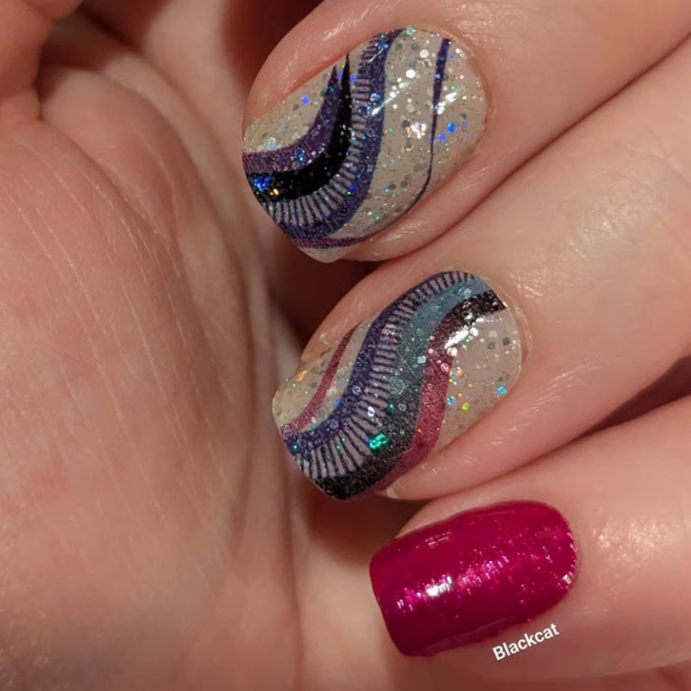 *Exclusive* Color Street: Glow With the Flow (Accent Pack) | Nude Glitter Curve - Picture 11 of 11